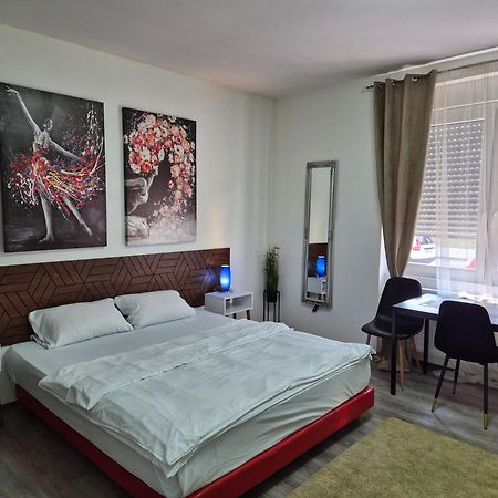 Rooms Villa Luigi Pancsova Kültér fotó