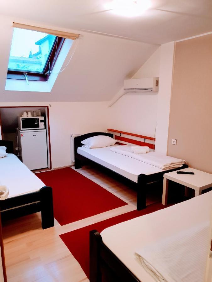 Rooms Villa Luigi Pancsova Kültér fotó