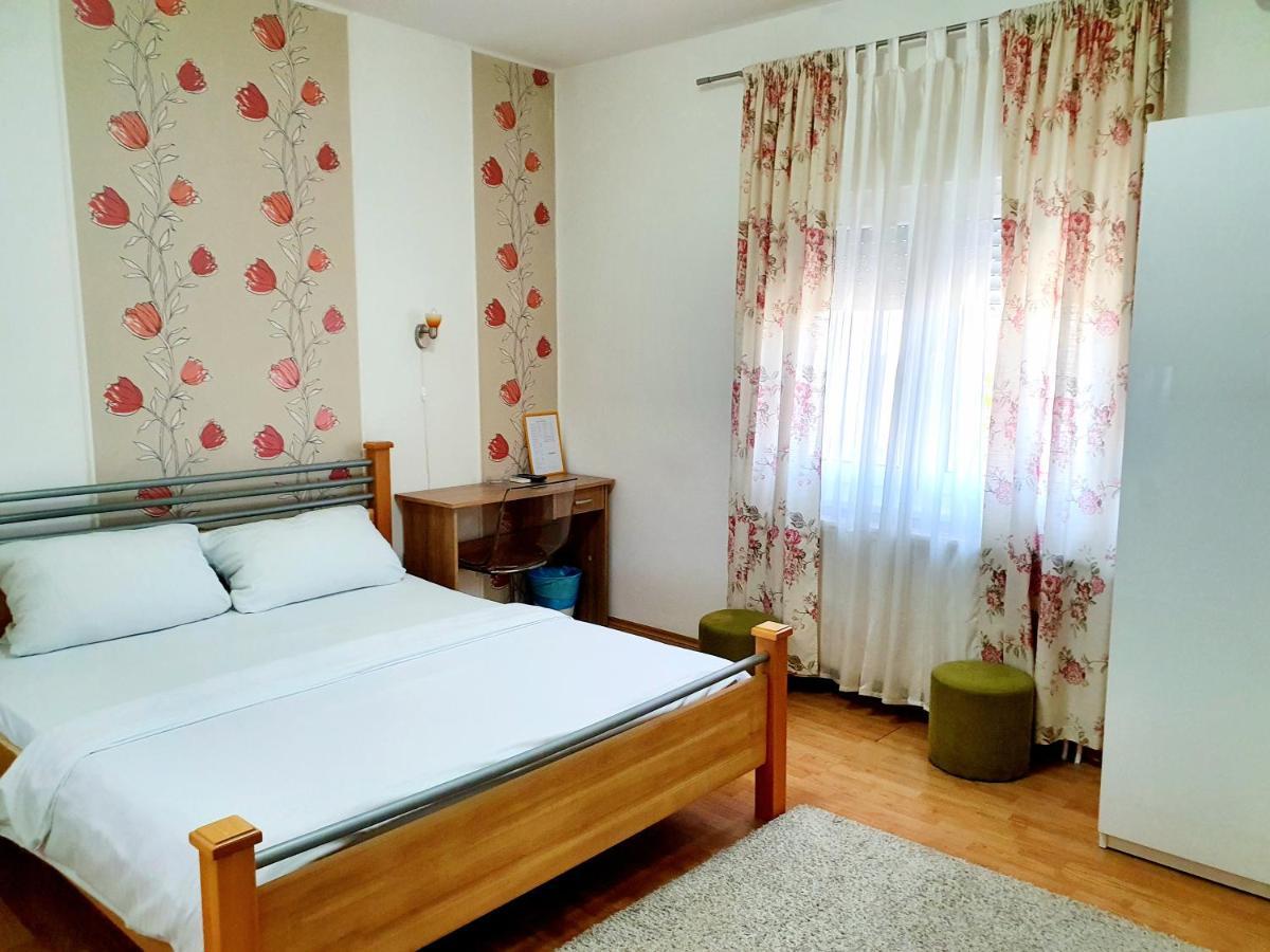 Rooms Villa Luigi Pancsova Kültér fotó