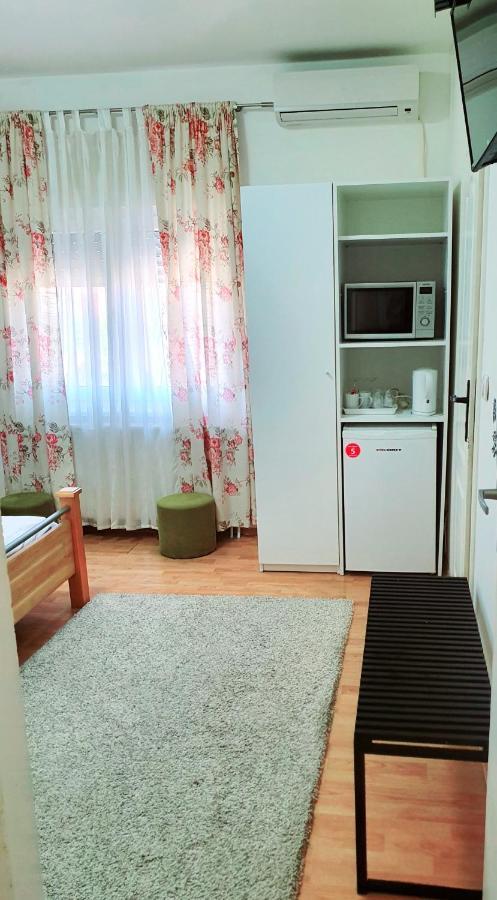 Rooms Villa Luigi Pancsova Kültér fotó