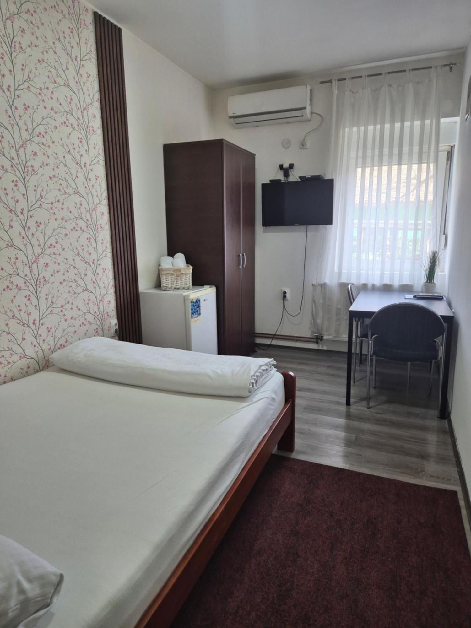 Rooms Villa Luigi Pancsova Kültér fotó